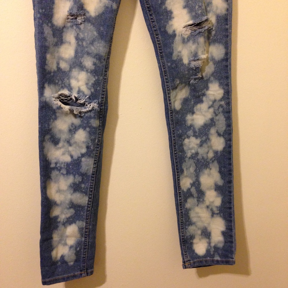 Distressed Jeans - Picture 2 of 3